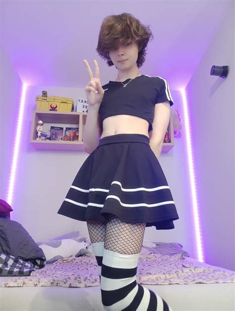 Hung Femboy (u/Thehungfemboy)